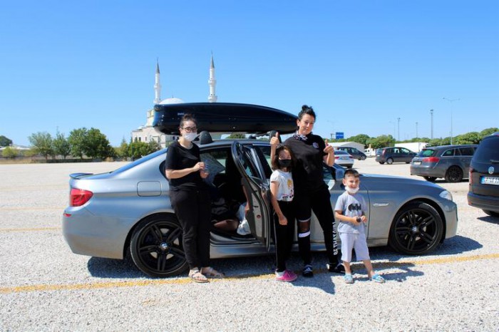 Gurbetçilerin dönüş yolculuğunda bagajlar yöresel lezzet dolu