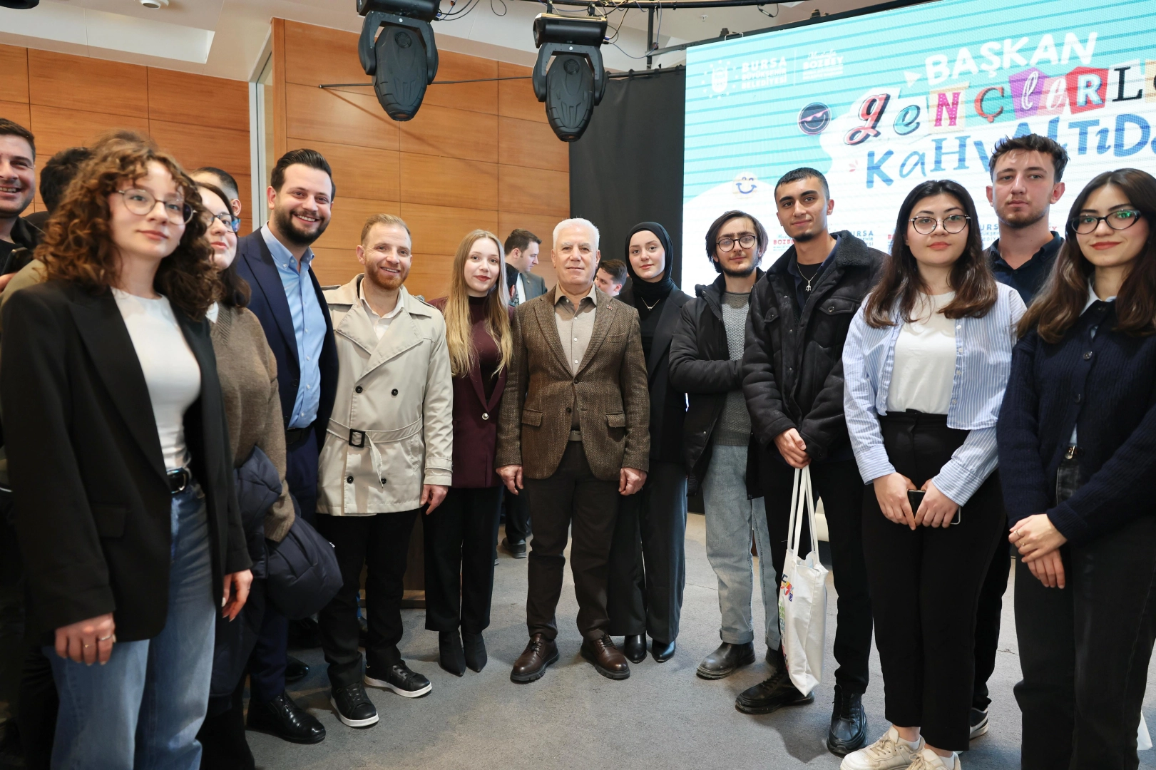 Başkan Bozbey gen&ccedil;lerle kahvaltıda buluştu