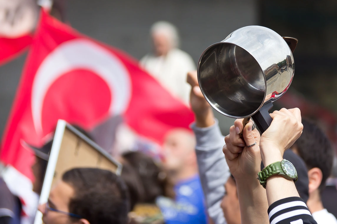 TBMM kararına karşı &uuml;lke genelinde eylem... DEV EMEKLİ-SEN emekli hakları i&ccedil;in n&ouml;bette