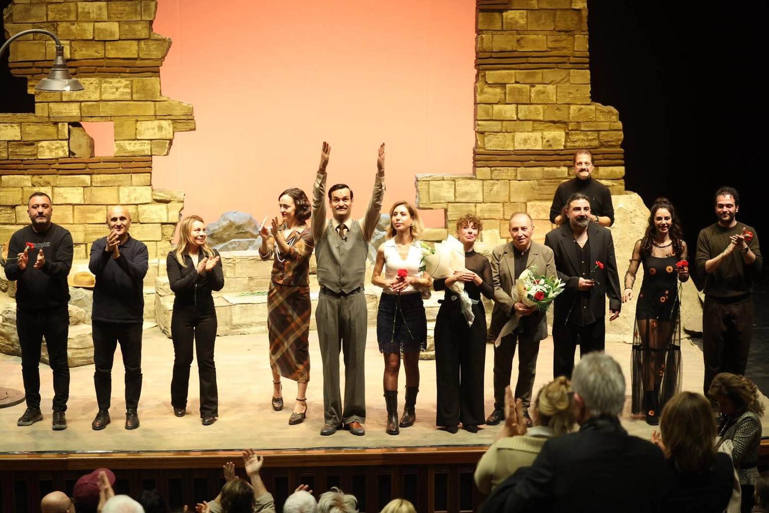 İstanbul Bakırk&ouml;y Belediye Tiyatroları&rsquo;ndan gala coşkusu