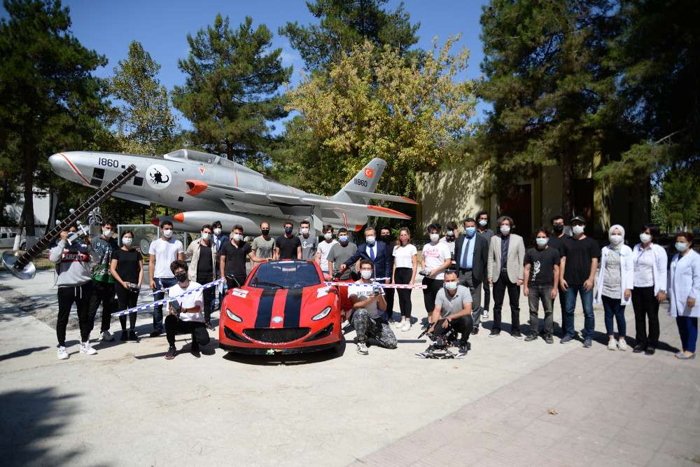 Rektör Kılavuz’dan TEKNOFEST'te yarışan öğrencilere moral ziyareti