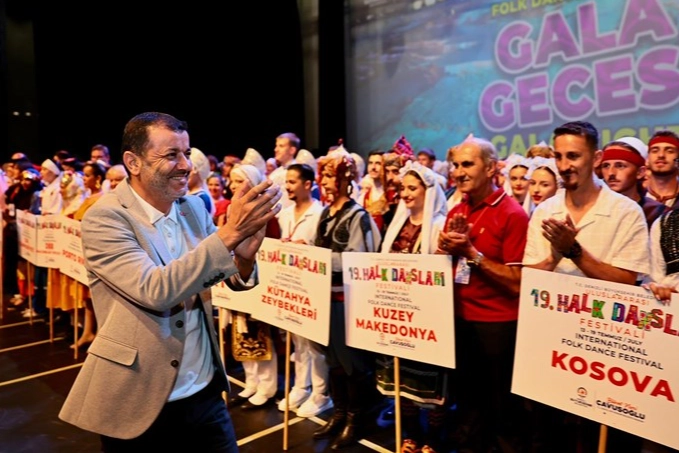 Denizli'de Halk Dansları Festivali barışın ve kardeşliğin sembolü oldu