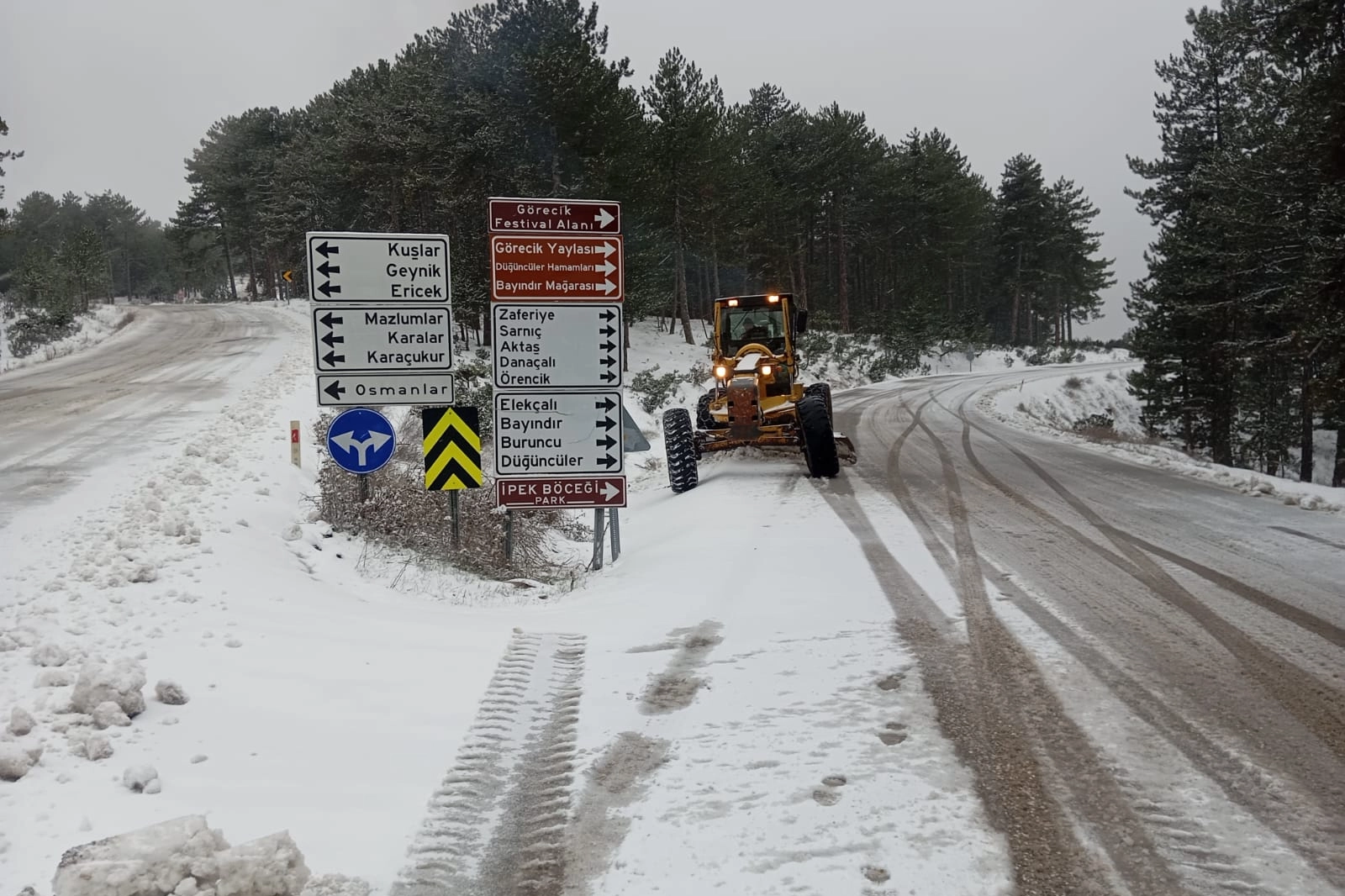 Bursa'da kar seferberliği: B&uuml;y&uuml;kşehir ekipleri sahada