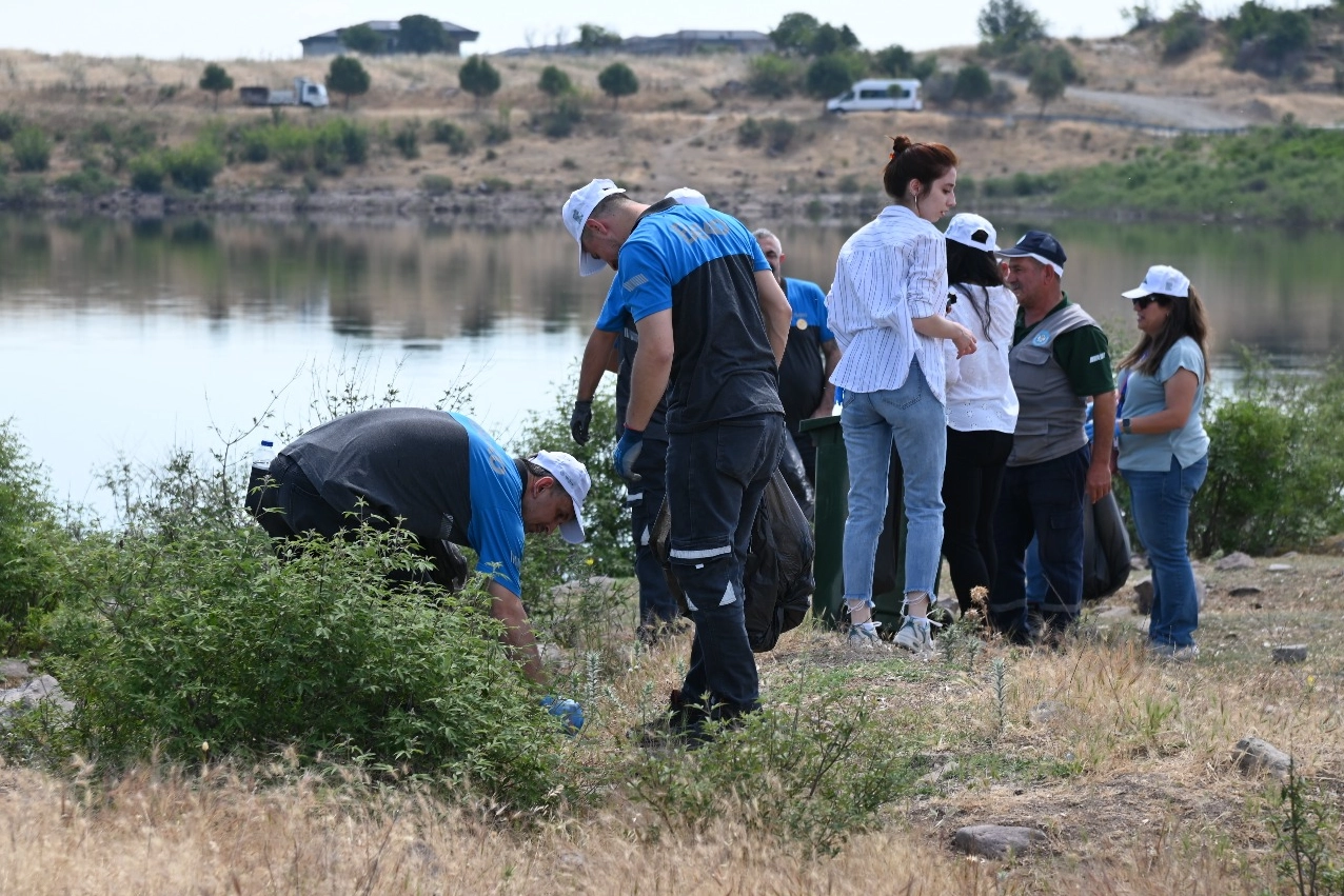 500 gönüllü Bağ Yolu Gölet temizliğinde buluştu