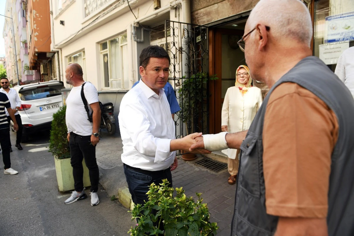 Erkan Aydın esnaf ile omuz omuza