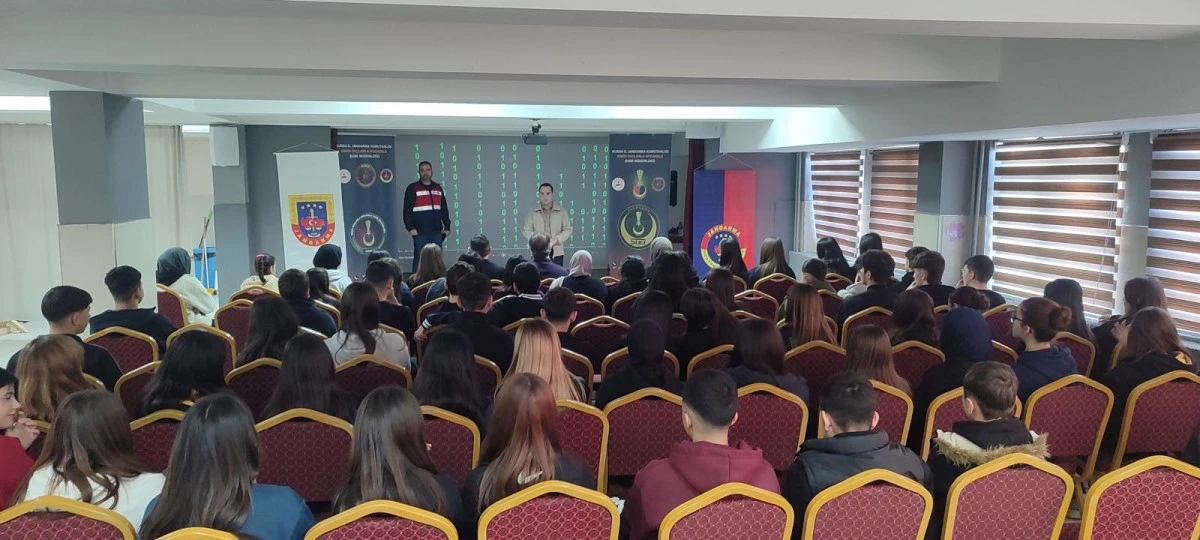 Jandarma&rsquo;dan Bursalı &ouml;ğrencilere Siber Eğitim