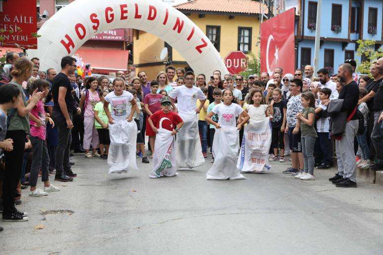 Lezzeti bol şenlikte çocuklar da büyükler de eğlendi
