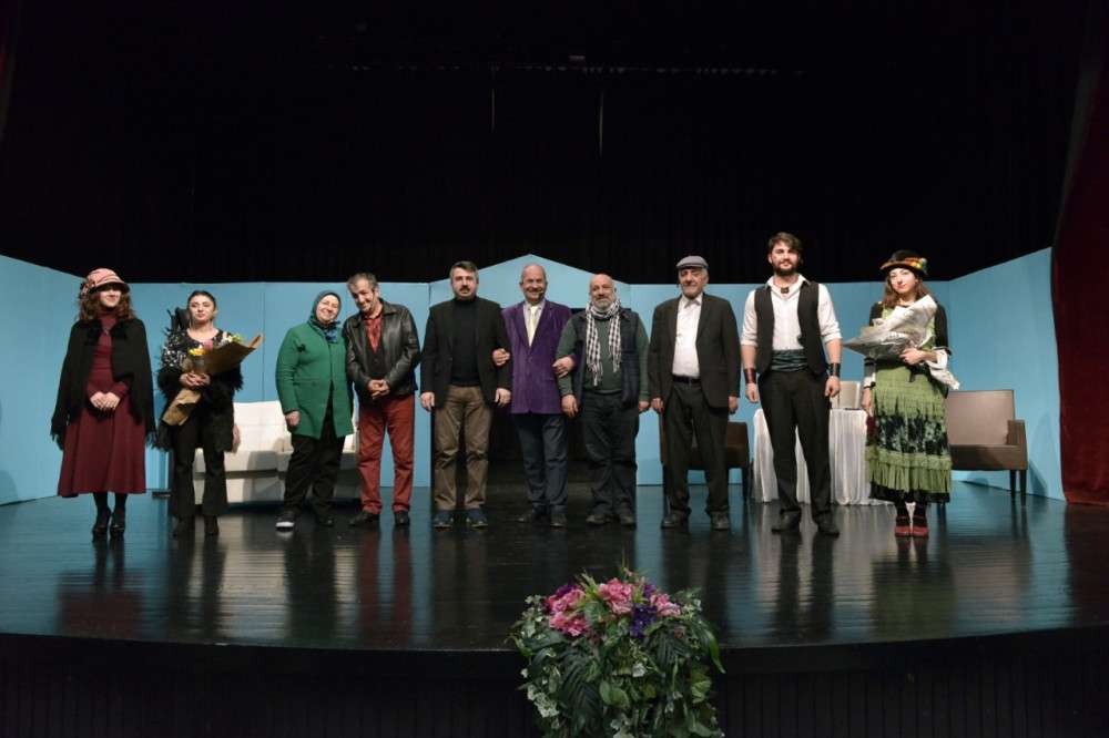 YILDIRIMLILAR 7’DEN 70’E TİYATRODA BULUŞTU